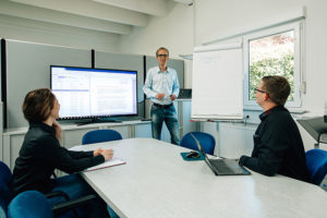 Bei jucom bilden wir Informatiker als Berufsausbildung oder im Dualen Studium aus.